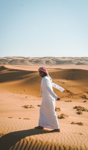 Oman-Reise: Kamelausritt in der Wüste Wahiba Sands